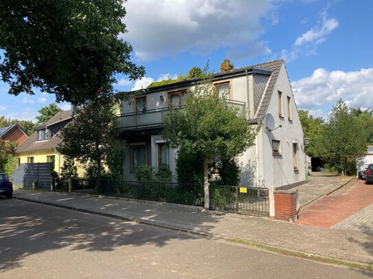 Interessantes, freistehendes 1-2 FH mit viel Potenzial auf großem Grundstück (ca. 1.070 m²) mit Garage, EBK, großem Bal…