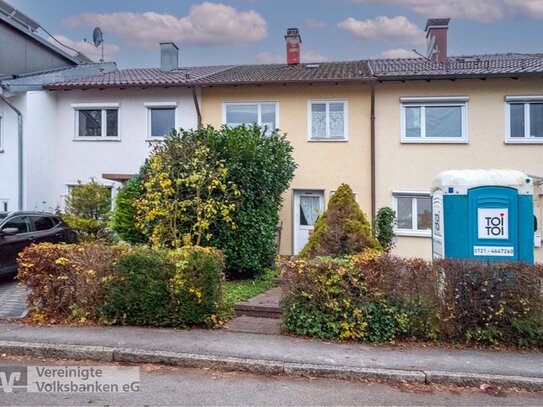 Sanierungsbedürftiges Reihenmittelhaus im Spitzholz!