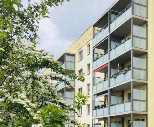 Wunderschöne sonnige 2 Zimmerwohnung mit Balkon sucht neue Bewohner!