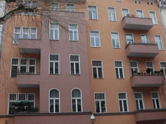 Erstbezug nach Renovierung. Große Studiowohnung in guter Lage in Charlottenburg, Verfügbar ab 04/25