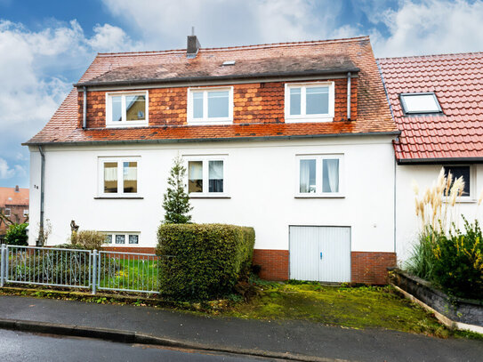 Charmantes Zweifamilienhaus ca. 180m² mit großem Potenzial in zentraler Lage von Lohfelden