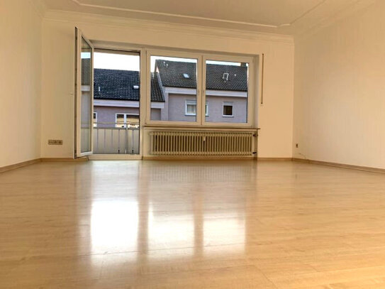 Helle lichtdurchflutete 3 Zimmer Wohnung mit Balkon in Würzburg-Lengeld