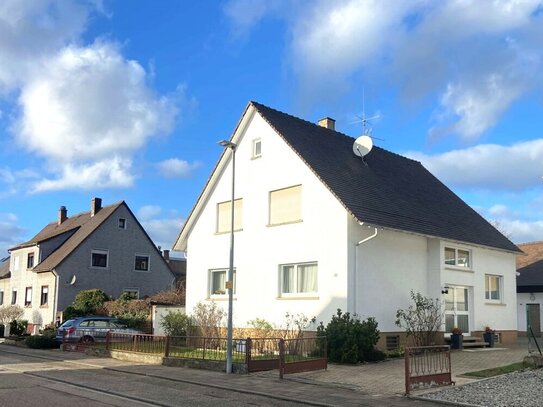 Blankenloch 2 Fam. Haus für Renovierer, Grund 480 qm + Gartengrund 365 qm, Bj. 62 mit 160 qm Wohnfl.