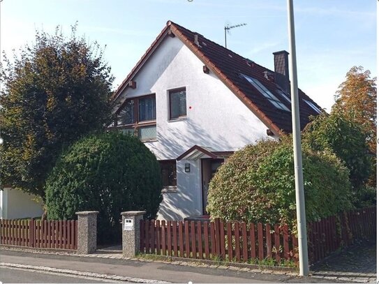 Schönes Einfamilienhaus in ruhiger Randlage und gefragter Wohngegend in Neunkirchen am Brand