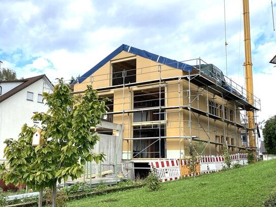 ERSTBEZUG (Effizienshaus 40 EE -Erneuerbare Energien) 2.5 Zimmer mit Terrasse und Carport in ruhiger Lage