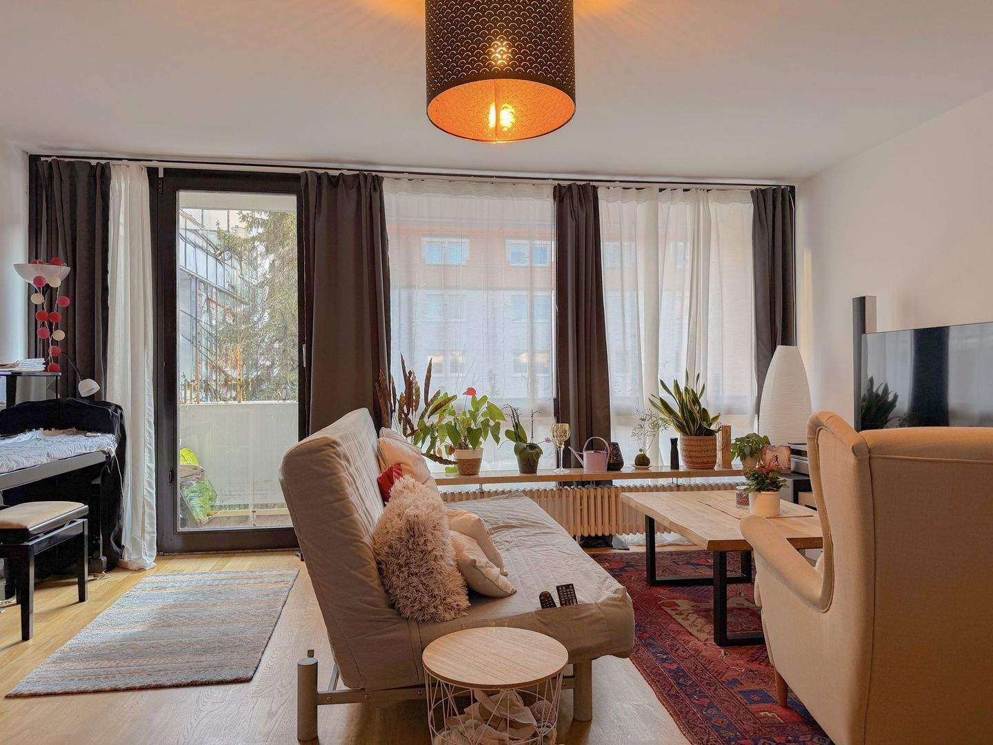 Gepflegte 2-Zimmer-Wohnung mit 3x Tiefgaragenstellplätzen in Schwabing