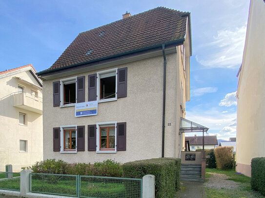 Freistehendes Zweifamilienhaus in Wyhlen, historisches Gebäude mit Schopf und großem Garten, teilmodernisiert, ausbaufä…