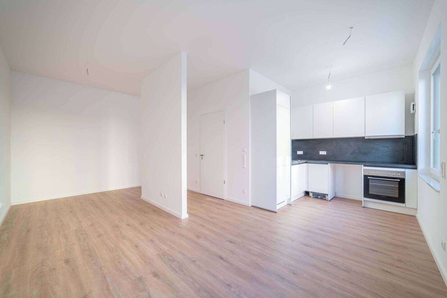 Manhattan Studio-Style Ground Floor Apartment Apt 106 - Photo 1