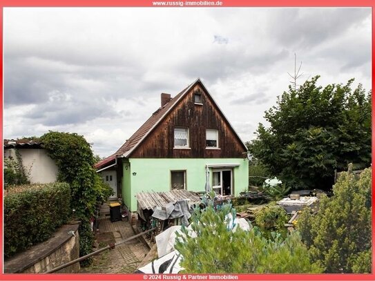 Großes Potenzial vor den Toren Dresdens: Einfamilienhaus zur Sanierung mit viel Grundstück