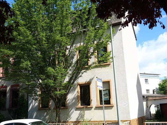 ESCHBORN: GROSSZÜGIGER DOPPELHAUS-ALTBAU AUF 433 QM GRUNDSTÜCK