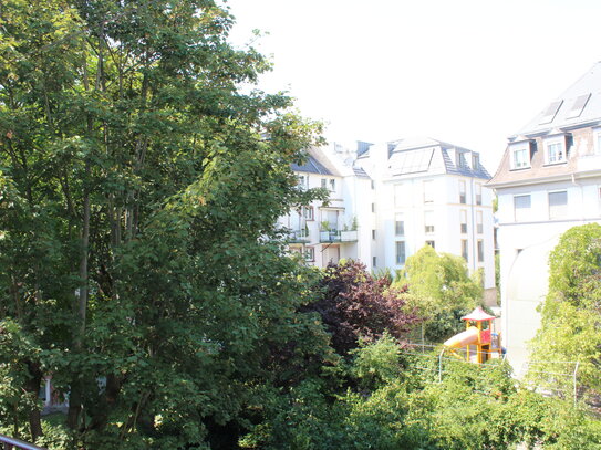 Modern möblierte 4- Zimmerwohnung mit Balkon in bester Lage vom Nordend