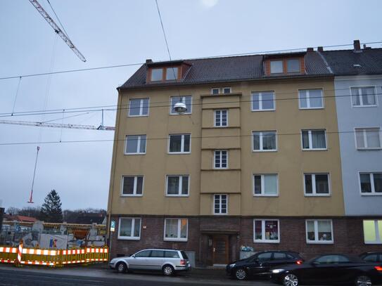 Schöne Etagenwohnung mit Balkon an der Podbielskistraße!!