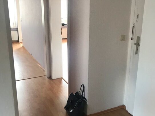 Schöne und komfortable 2,5 Zimmer Wohnung im Erdgeschoss in ruhiger Lage