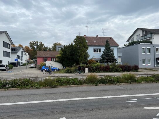 Renovierungsbedürftiges Haus auf Erbbaugrundstück oder Neubau eines Wohnhauses mit 10 Wohneinheiten