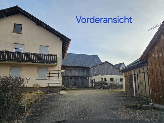 Einfamilienhaus mit Nebengebäuden