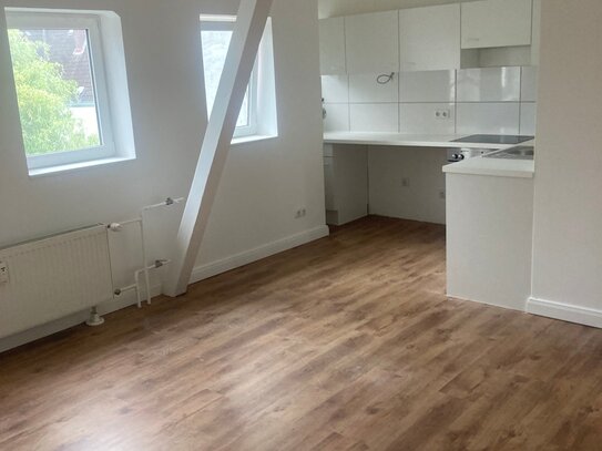 Attraktive 2-Zimmer-Altbau-Dachgeschosswohnung im Reiherstiegviertel am Hafenrand