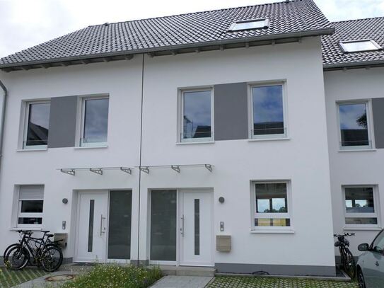 ***ECKEL-NEUBAU REIHENMITTELHAUS MIT TRAUMBLICK ZU VERMIETEN***