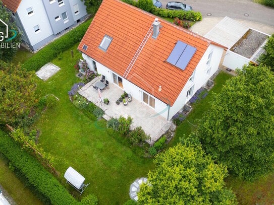 Großzügige Wohnung mit Carport und Garten in hervorragender Lage