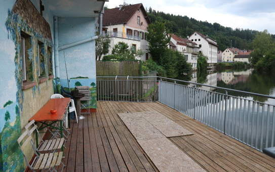 Schönes großes Appartment für ca.8 Personen, möbiliert mit Terrasse und Stellplatz in Calw,WM