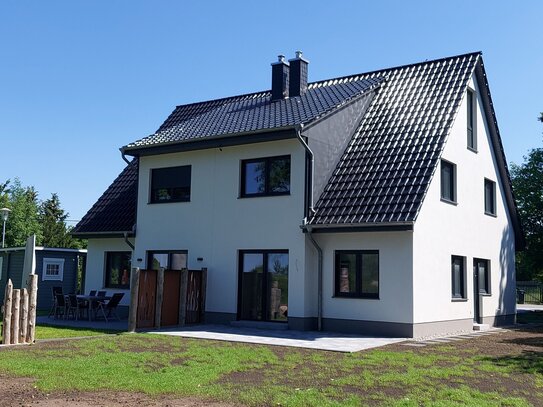 "Einfach mal die Seele baumeln lassen" Exklusive Doppelhaushälfte mit Bodden und Ostseeblick inmitten unberührter Natur