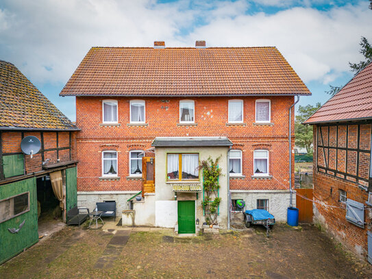 "Ländliches Paradies: Bauernhaus mit großem Grundstück und vielfältigen Nutzungsmöglichkeiten"