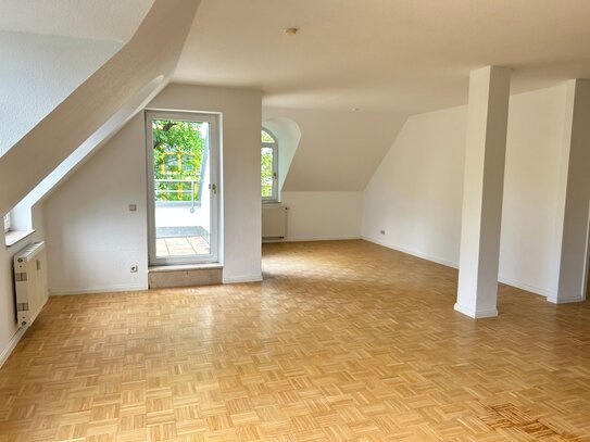 ***FREUNDLICHE DG-WOHNUNG MIT TERRASSE, LIFT UND PKW-SP AM STADTPARK***