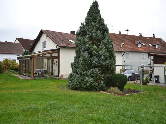 Älteres Landhaus mit großem Garten in ruhiger, sonniger Lage