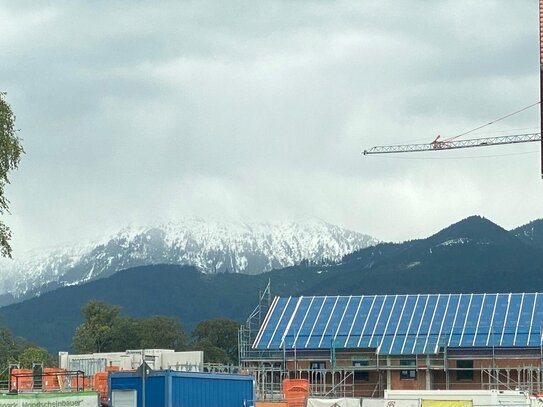 NEUBAU in Übersee am Chiemsee! 3-Zi.-ERDGESCHOSSWOHNUNG mit TERRASSE u. GARTEN.