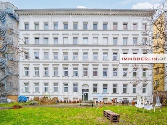 IMMOBERLIN.DE - Sympathische Altbauwohnung mit großer Westterrasse & kleinem Garten in ruhiger Gartenhauslage