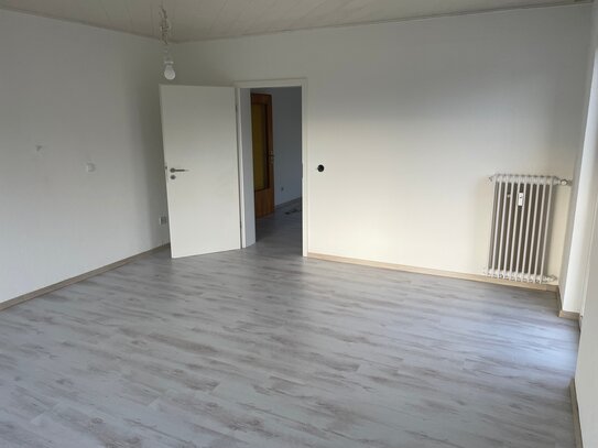 3-Zimmer-Wohnung im 1. Stock mit Balkon, Kaufungen Niederkaufungen