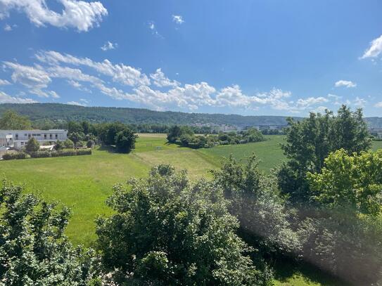 Sonnige 2,5 Zimmerwohnung in einer guten Lage mit einer sehr schönen Aussicht