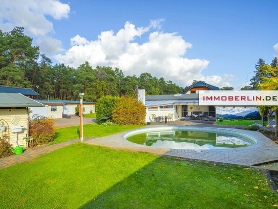 IMMOBERLIN.DE - Herrlicher Bungalow mit Sonnengarten & Nebengebäuden in idyllischer Waldrandlage