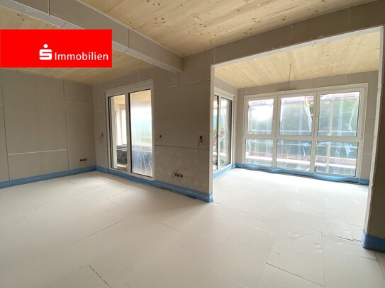 Helle, moderne Wohnung mit großem Balkon und zwei Wintergärten