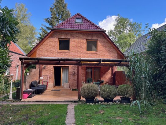 In Volksdorf/Buckhorn: Einfamilienhaus mit Vollkeller, ausgebautem Dachboden und traumhaftem Garten