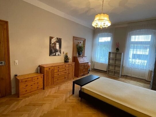 28 qm Zimmer mit viel Charme ruhig zum Hinterhof mit Gemeinschaftsküche & Bad