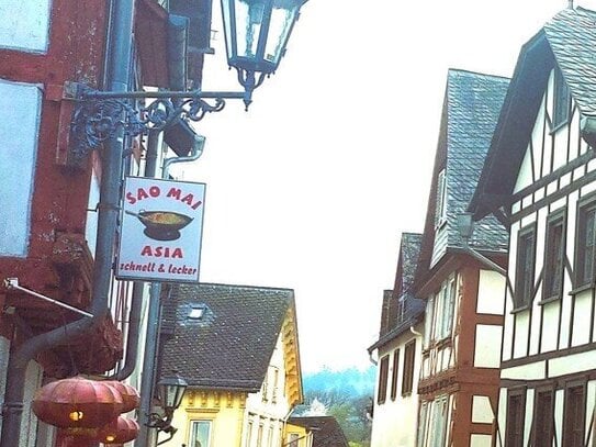 Solides Haus mit drei kleinen Wohnungen Nähe Marktplatz.