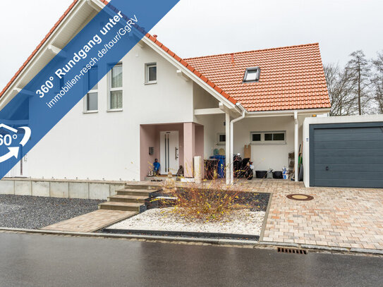 Deggendorf: Neuwertiges Einfamilienhaus 63 m² Wohn-/Ess-/Kochbereich, 5 Schlafräume, KFW 55 Haus