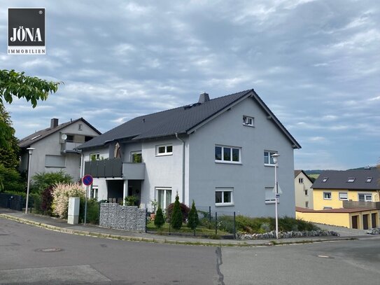 Modernes, neuwertiges Mehrfamilien- / Mehrgenerationenhaus mit 3 Wohnungen in beliebter Lage von Bayreuth