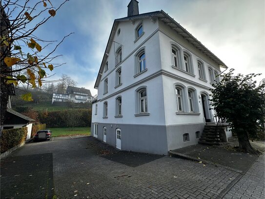 Moderne Altbauwohnung mit atemberaubendem Ausblick