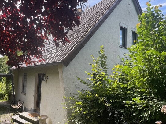 Hennef: Freistehendes Einfamilienhaus mit Panorama-Siegblick auf großem ca. 2.180 m² Grundstück!