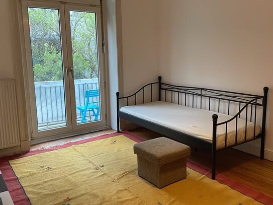 WG-Zimmer mit Balkon, ruhige Seite, ab 01.01.2024 in einer schönen Altbauwohnung in Eppendorf