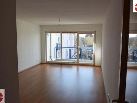 Schöne 3 Zimmerwhg. mit 2 Bädern, Balkon, Wintergarten, EBK, Neuer Designerboden,Personenaufzug uvm.