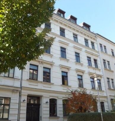 Elegante, helle und schön gelegene 5-Zimmer-ETAGENWOHNUNG mit Balkon in Gohlis