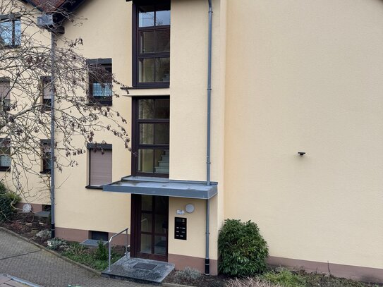 Wunderschöne Dachgeschosswohnung im 2. OG mit Einbauküche Balkon Garage und vieles mehr