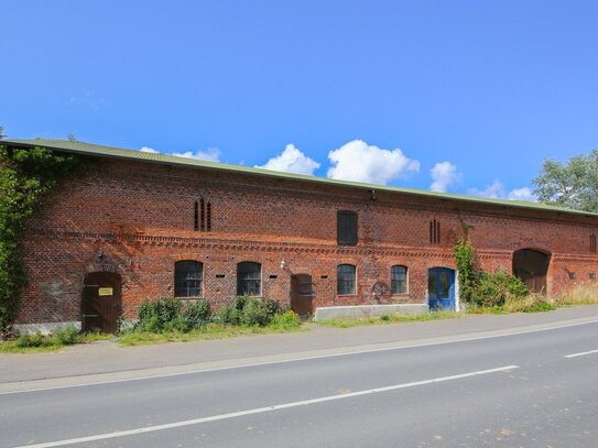 Stallgebäude mit positiver Nutzungsänderung für 10 Wohneinheiten sowie 97 kWp PV Anlage