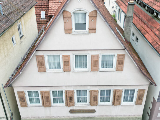 Wohn-und Geschäftshaus mit Ausbaupotenzial und Schrebergarten in Bad Liebenzell.