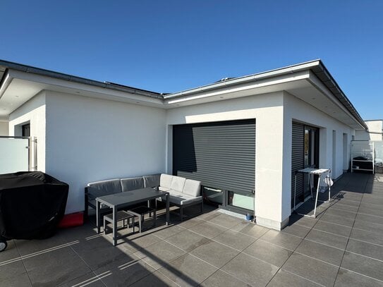 Moderne Penthouse-Wohnung mit großem Balkon und EBK