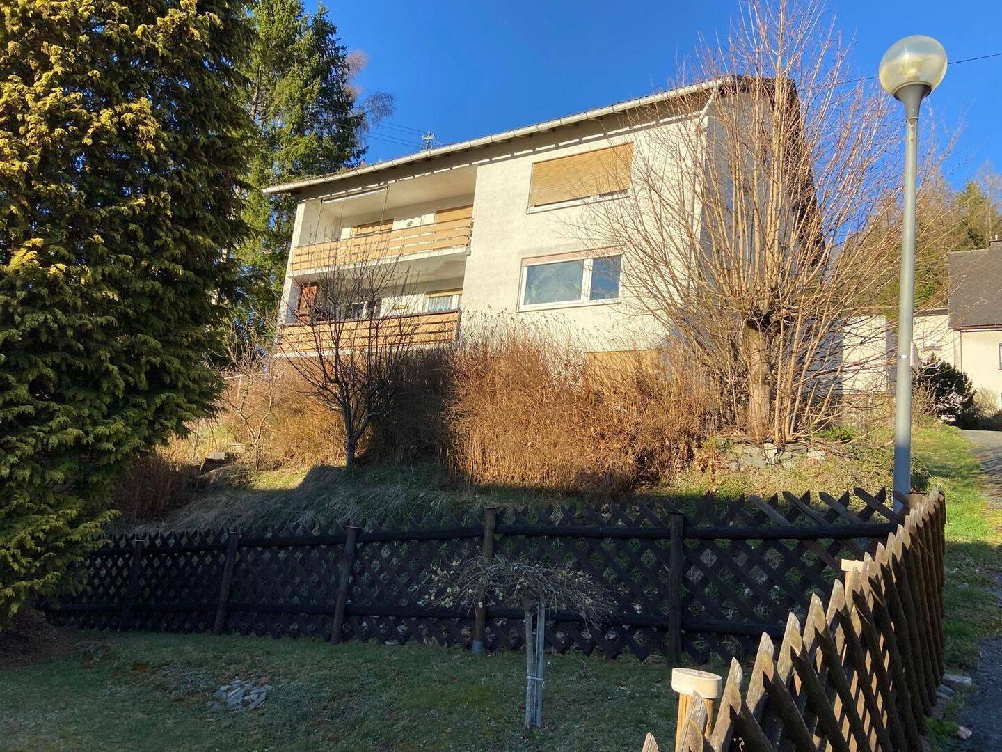                                                               4-Zimmer-Wohnung 117 m&sup2; in Tettau &ndash; Balkon + Garage 700&euro; kalt                                                       in Tettau (Kronach)