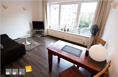 Flingern Nord: BALKON / TERRASSE 6 qm + Helle 2 Zimmer Altbauwohnung mit separater innenliegender