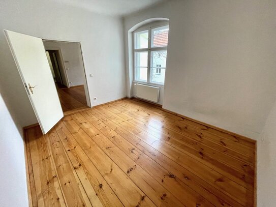 Renovierungsbedürftige 2 Zimmer Wohnung zum 01.12.2024!